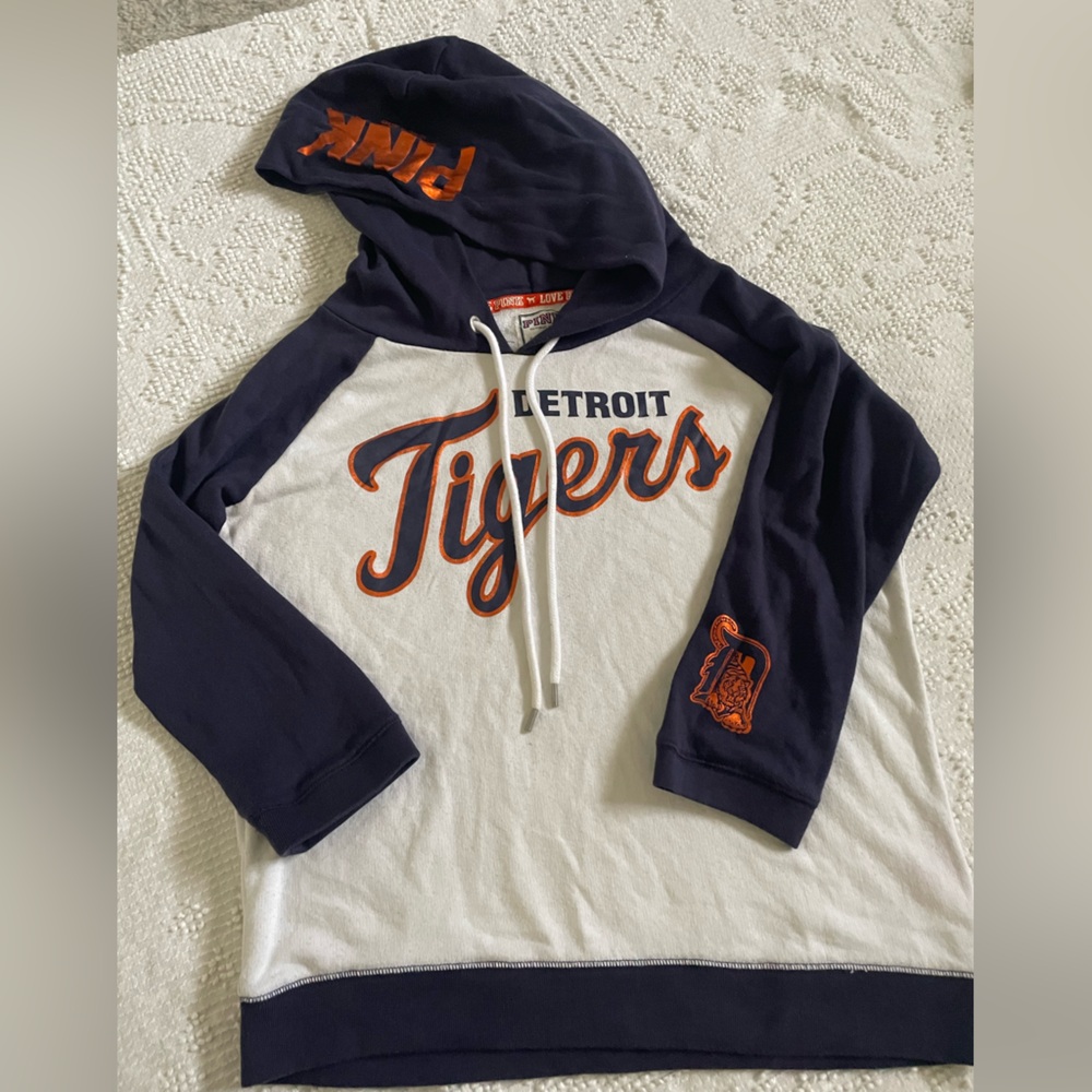 Detroit Tigers PINK Brand Women’s Sweatshirt – Size Large